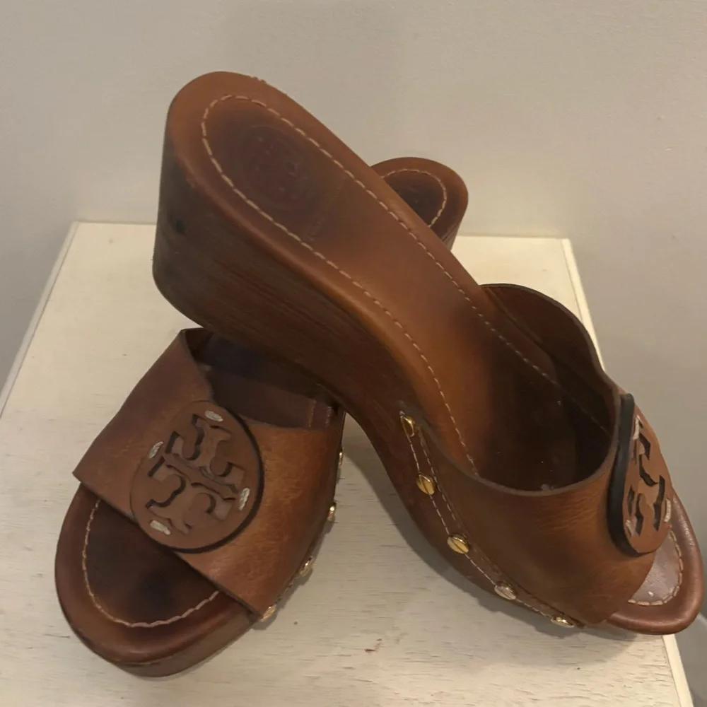 🤩 Modern VTG Tory Burch Leather Clog Wedge Sandals - Camel - Picture 4 of 13
